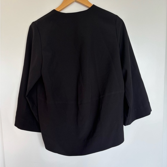 Classic Elegant Women's Suit Jacket with Single Snap Closure, Black, Size 34. - Picture 6 of 9